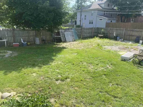227 E 6th St, Peru, IN 46970 photo 2