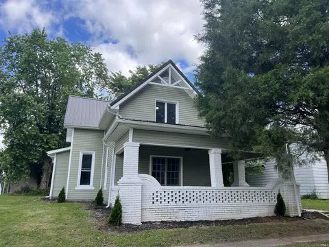 908 E Cherry St, Petersburg, IN 47567