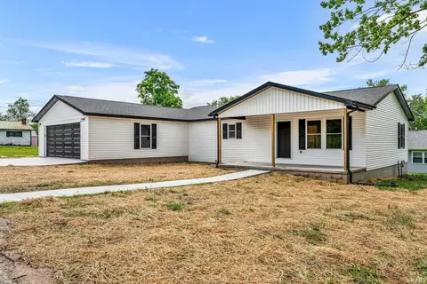 601 Crawford St, Mitchell, IN 47446 photo 2