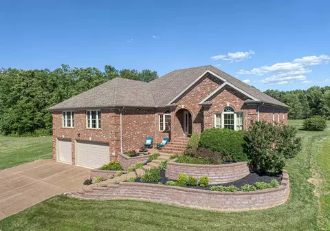 94 Quail Crossing Dr, Boonville, IN 47601