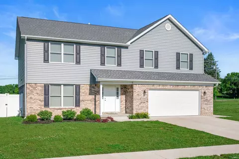 1213 N Wild Pine Dr, Yorktown, IN 47396