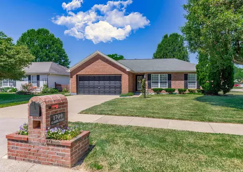 1709 Seasons Ridge Blvd, Evansville, IN 47715