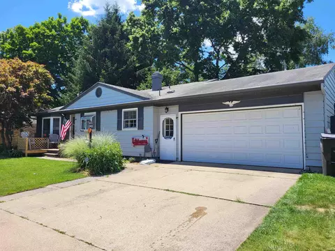15 Manchester Ln, Elkhart, IN 46514