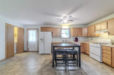 316 N Sycamore St, Lagrange, IN 46761 photo 9