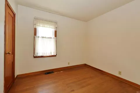 310 E Sycamore St, Converse, IN 46919 photo 9
