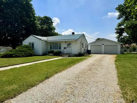 310 E Sycamore St, Converse, IN 46919 photo 2