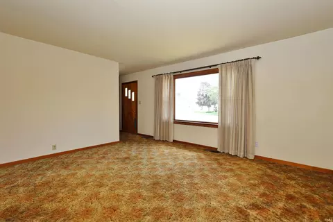 310 E Sycamore St, Converse, IN 46919 photo 4
