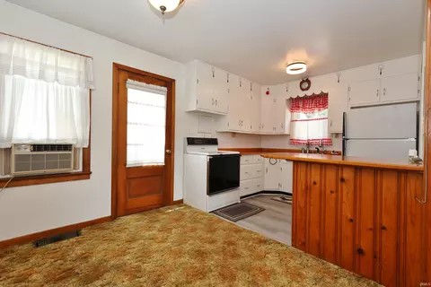 310 E Sycamore St, Converse, IN 46919 photo 5