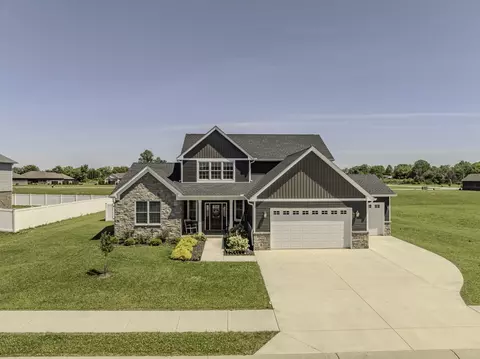 9404 W Shadow Lawn Dr, Yorktown, IN 47396