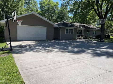 830 Spring St, Covington, IN 47932 photo 2