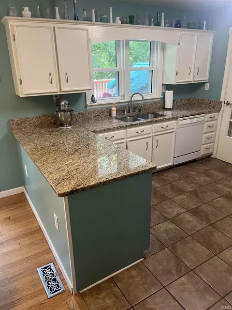 830 Spring St, Covington, IN 47932 photo 14