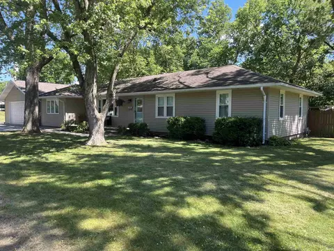 830 Spring St, Covington, IN 47932 photo 1