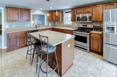 3327 Collegiate Ct, Fort Wayne, IN 46805 photo 9