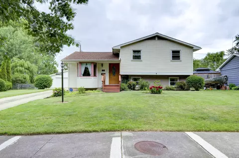 3327 Collegiate Ct, Fort Wayne, IN 46805 photo 1