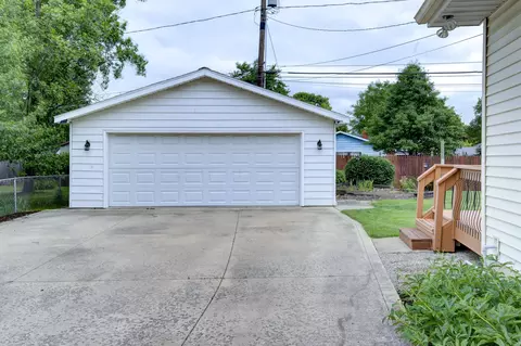 3327 Collegiate Ct, Fort Wayne, IN 46805 photo 2