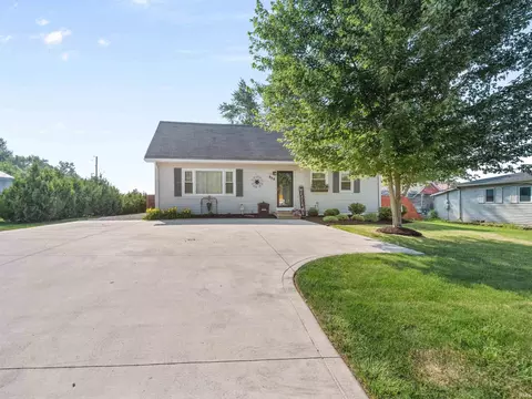 830 N Wayne St, Waterloo, IN 46793 photo 2