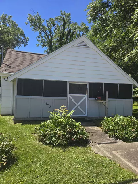 1123 W 11th St, Bloomington, IN 47404