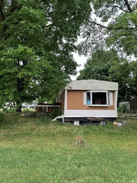 405 N High St, Silver Lake, IN 46982
