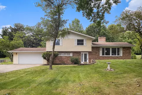 17801 Tanager Ln, South Bend, IN 46635
