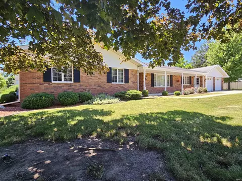 33 E Virginia St, Remington, IN 47977