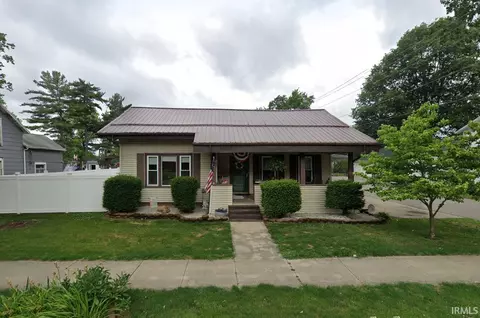 425 N Walnut St, Etna Green, IN 46524
