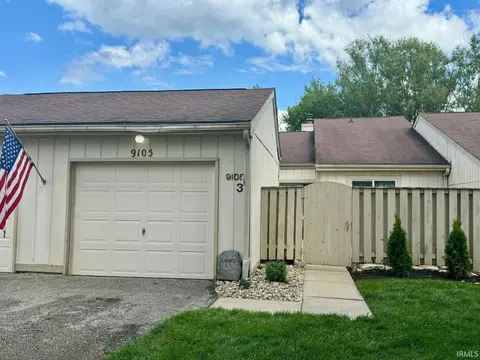 9105 S Greenridge Ln, Bloomington, IN 47401