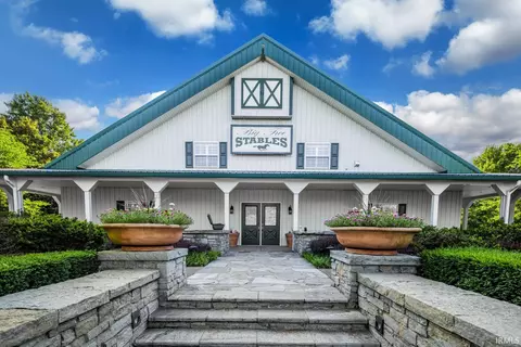 5382 E Sr 162, Santa Claus, IN 47579