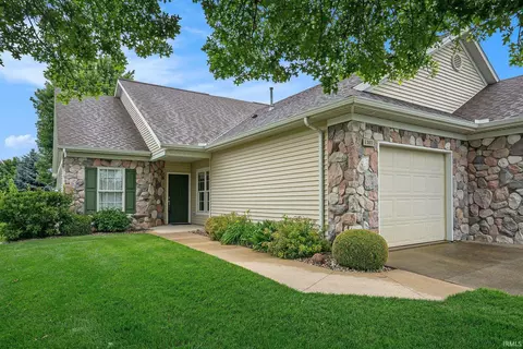 1307 Orchard Ln, Shipshewana, IN 46565