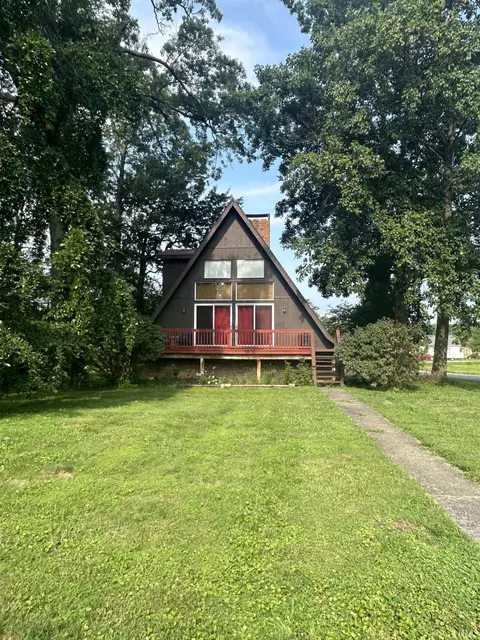 111 S Third Ave, Oakland City, IN 47660
