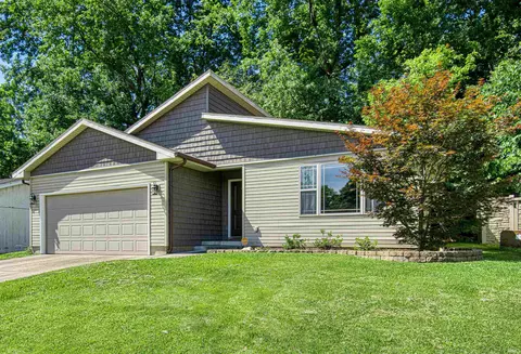 6521 Bayard Park Dr, Evansville, IN 47715
