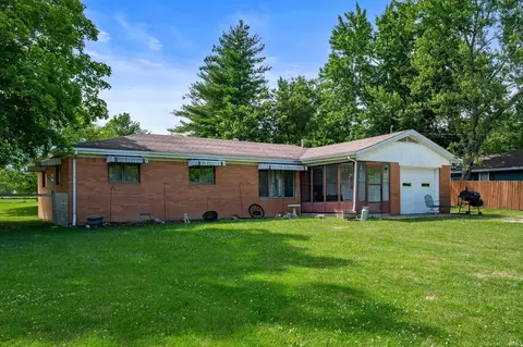 1120 N Water St, Albany, IN 47320