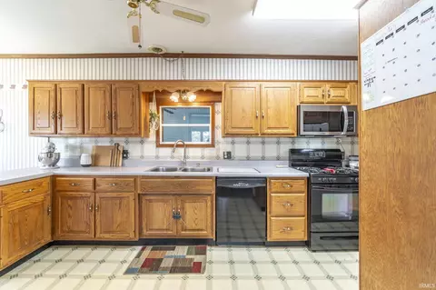 134 E Lake St, Topeka, IN 46571 photo 9