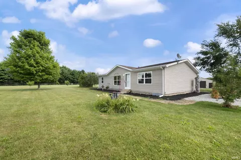 7247 8b Rd, Plymouth, IN 46563