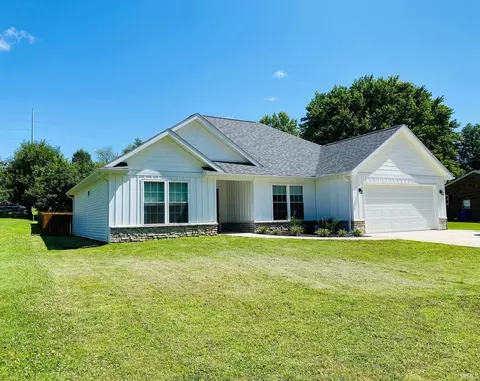 808 E Lake St, Boonville, IN 47601