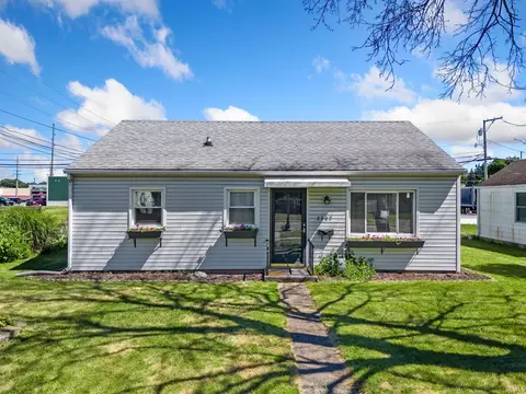 2307 E Market St, Warsaw, IN 46580