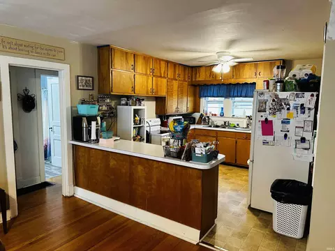 307 E William St, Washington, IN 47501 photo 6