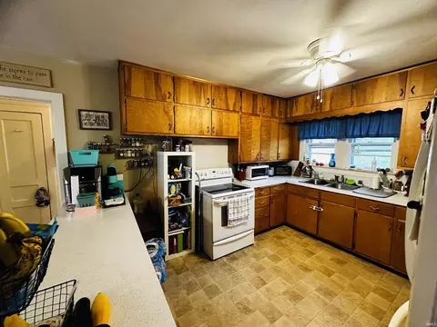 307 E William St, Washington, IN 47501 photo 8