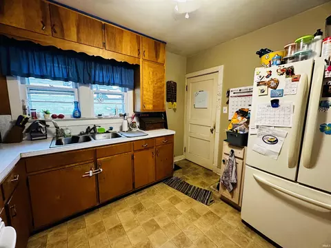 307 E William St, Washington, IN 47501 photo 7