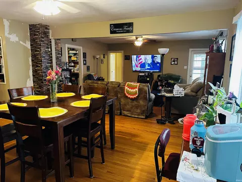 307 E William St, Washington, IN 47501 photo 2