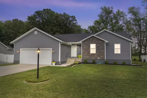 1425 Stratford Ln, Shipshewana, IN 46565