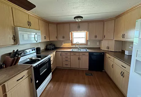 12320 E 75 N, Loogootee, IN 47553 photo 5