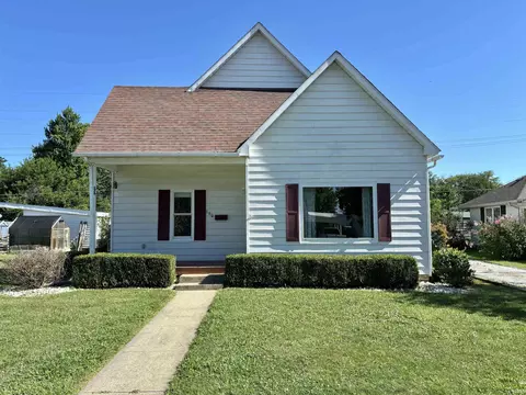 660 NE G St, Linton, IN 47441