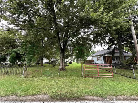 1806 S Red Bank Rd, Evansville, IN 47712