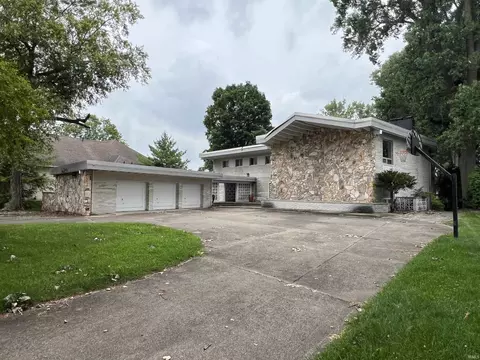 3015 Greenleaf Blvd, Elkhart, IN 46514