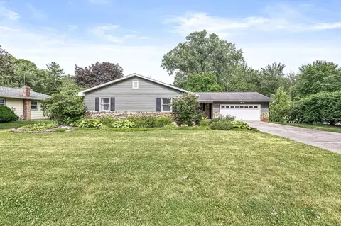 1604 Walnut Creek Blvd, Warsaw, IN 46580