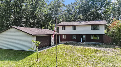 10019 Upas Rd, Plymouth, IN 46563
