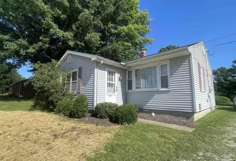 520 W Brummitt St, Owensville, IN 47665