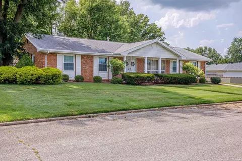 7010 Pinehurst Dr, Evansville, IN 47711