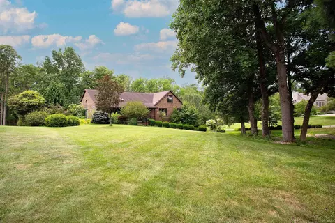 2332 E Plateau Pl, Bloomington, IN 47401 photo 2
