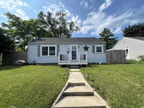 424 E Silver St, Bluffton, IN 46714 photo 2